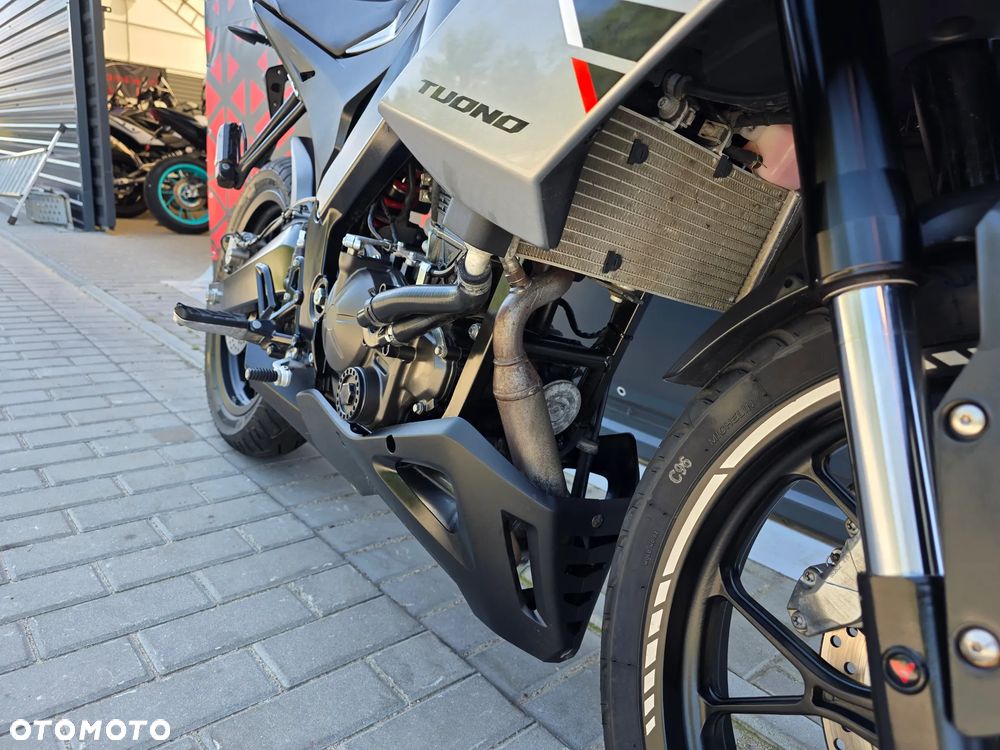Aprilia Tuono - 15