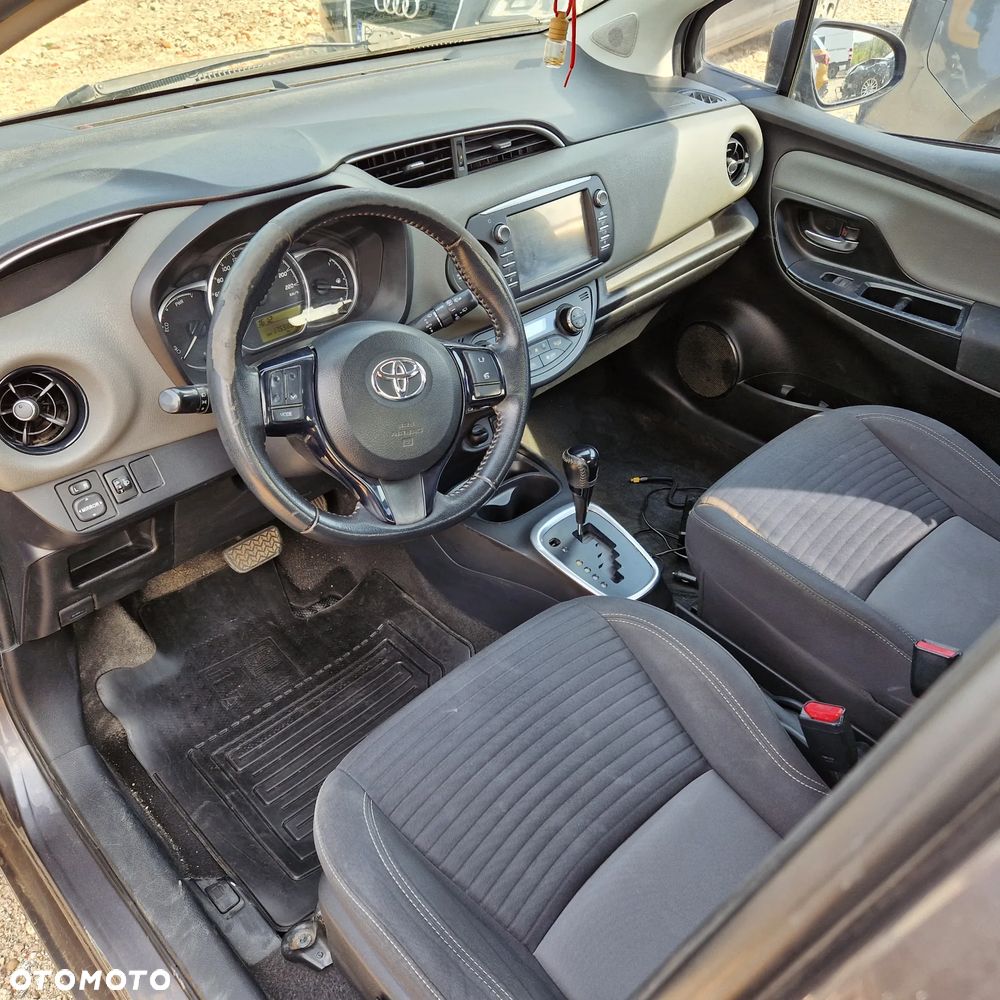Toyota Yaris Hybrid 100 Sol - 9