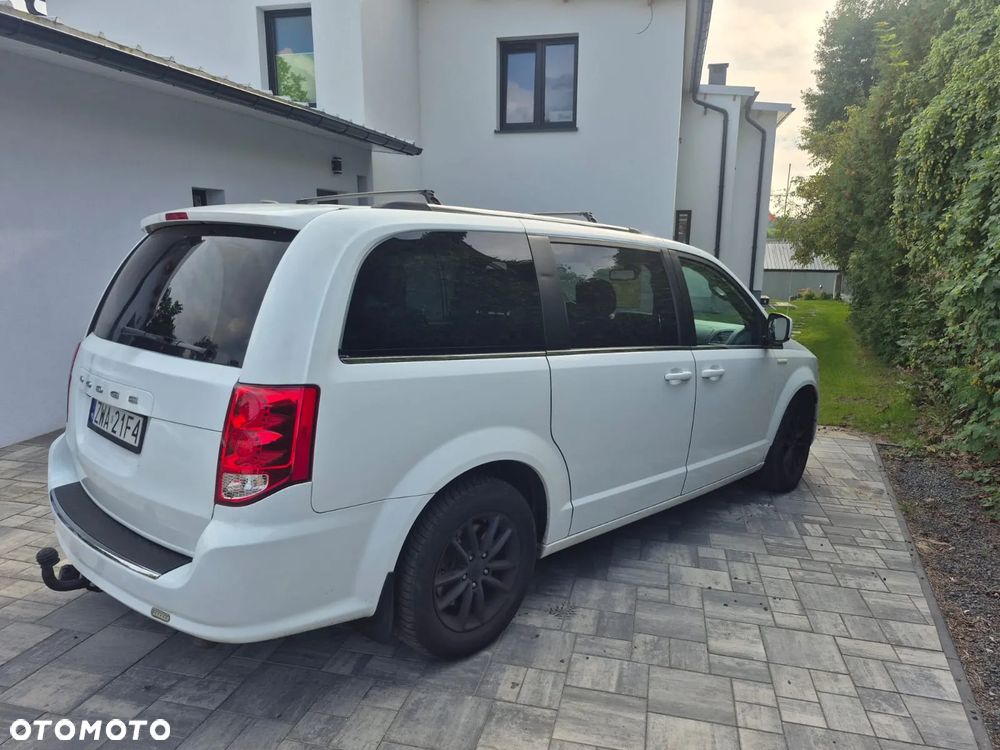 Dodge Grand Caravan - 3