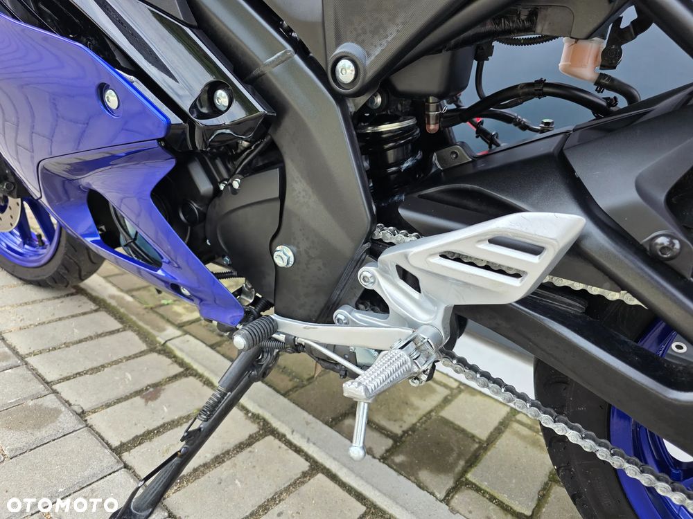 Yamaha YZF - 24