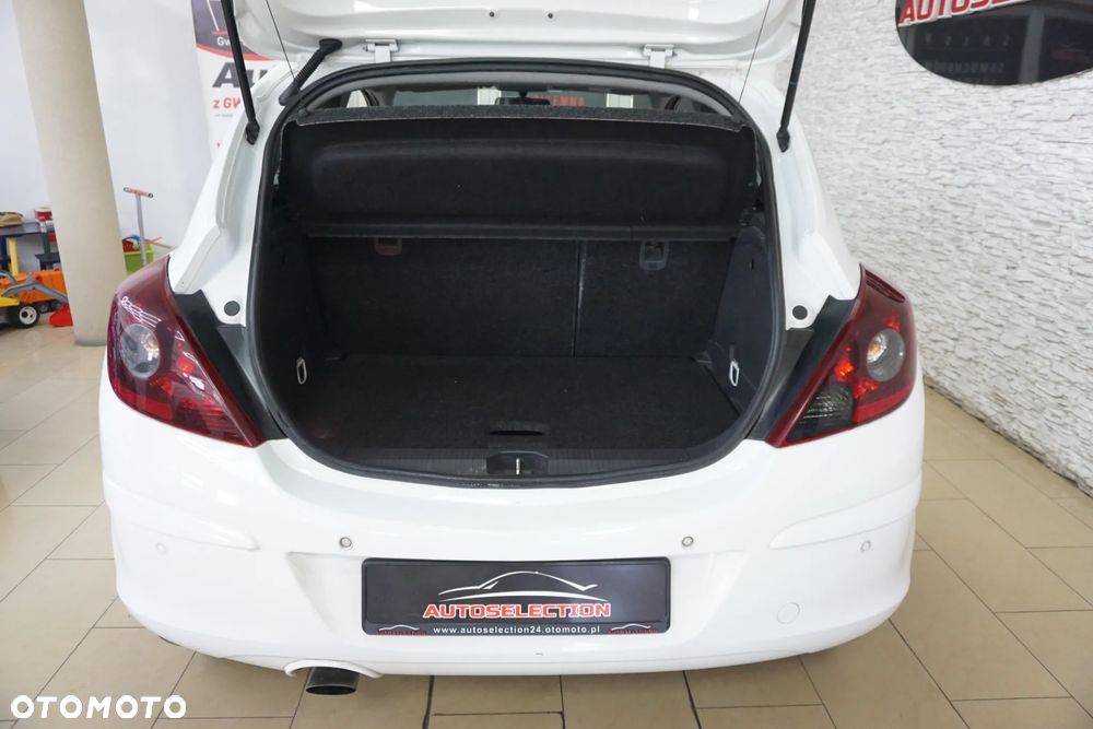Opel Corsa 1.2 16V Cosmo - 18