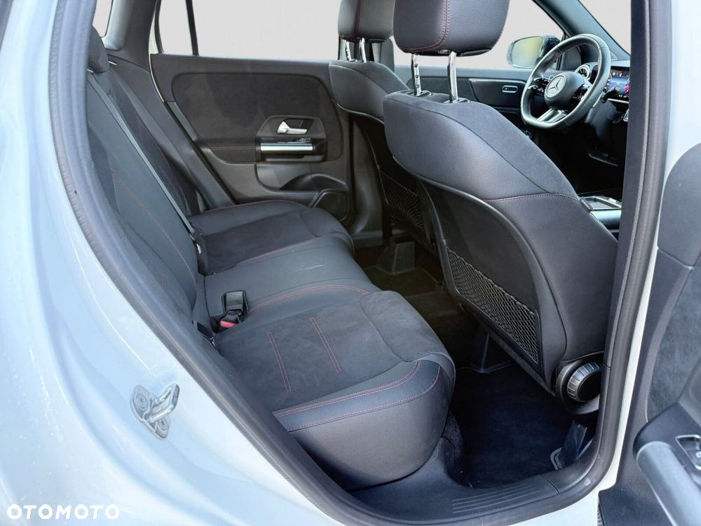 Mercedes-Benz GLA - 25