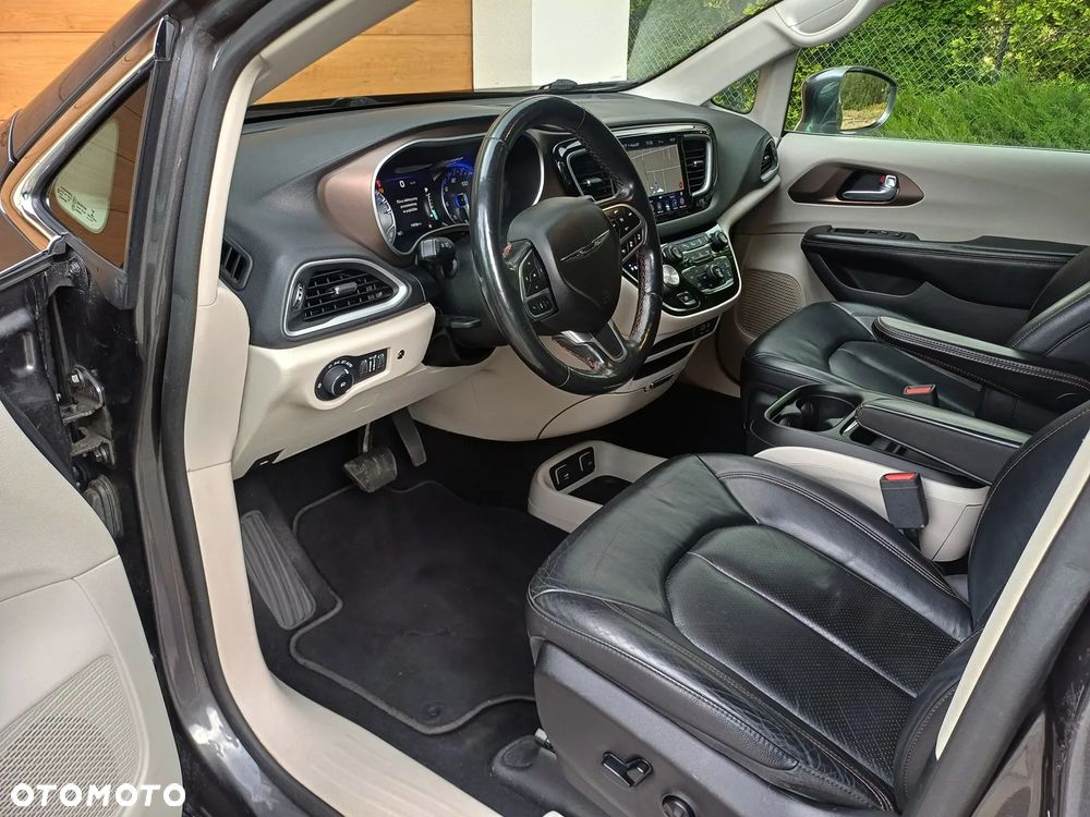 Chrysler Pacifica - 9