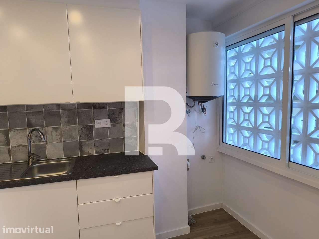 Apartamento T2 totalmente remodelado na Brandoa - Grande imagem: 4/20