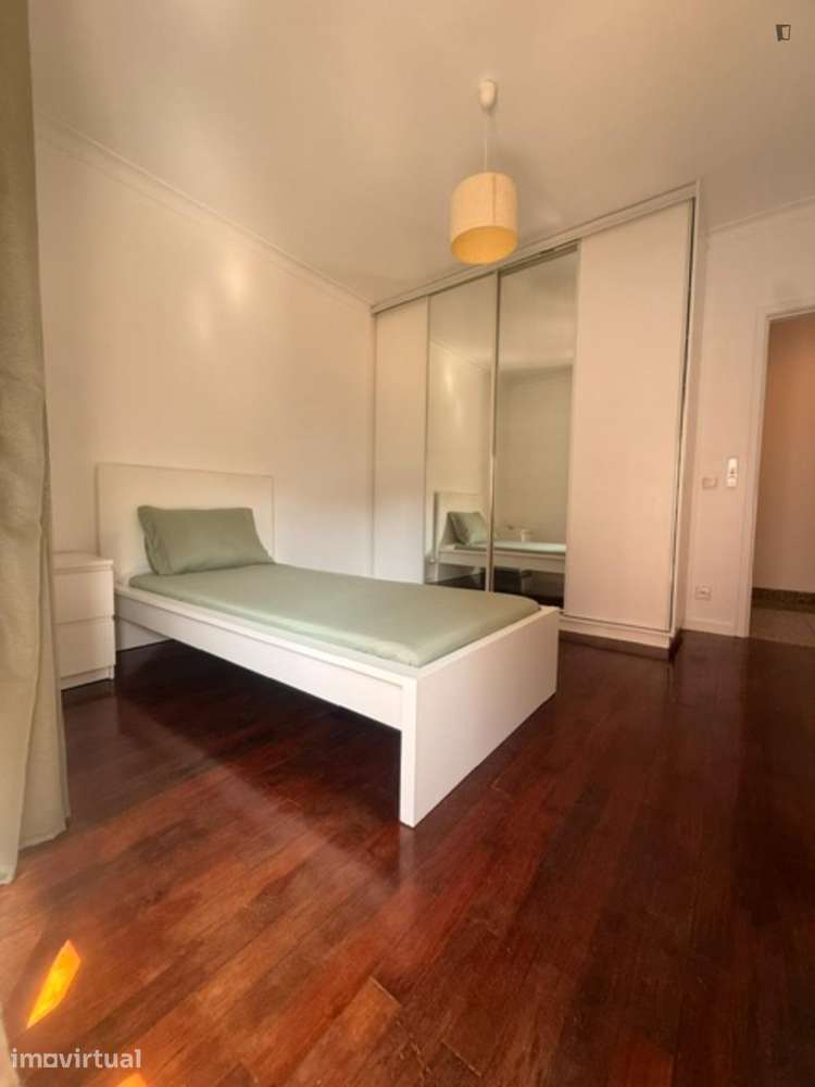 Quarto - localizado em Almada Lisbon - Grande imagem: 2/13