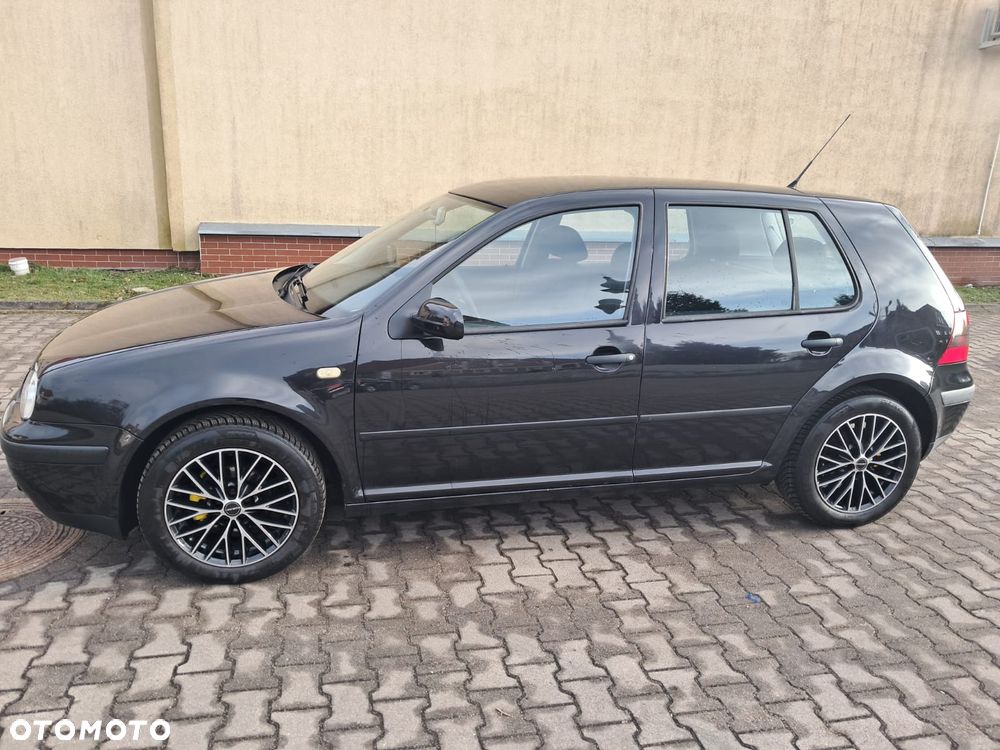 Volkswagen Golf - 1