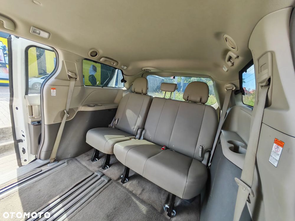 Toyota Sienna 3.5 V6 - 7