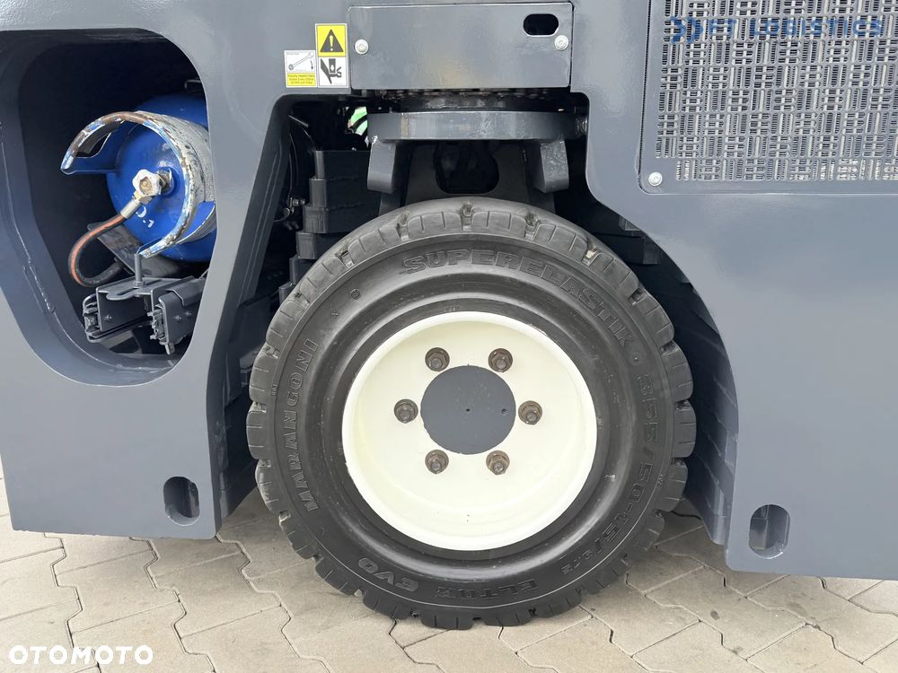 Combilift WÓZEK CZTEROKIERUNKOWY - WIELOKIERUNKOWY / CB4000 / GAS / TRIPLEX 5200MM / WOLNY SKOK / POZYCJONER WIDEŁ / PRZESUW WIDEŁ / STAN IDEALNY / Szeroka oferta wózków czterokierunkowych i bocznych, dopasowanych do różnorodnych potrzeb i zastosowań - 26