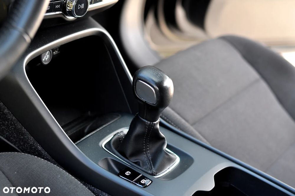 Volvo XC 40 T3 Momentum Pro - 28