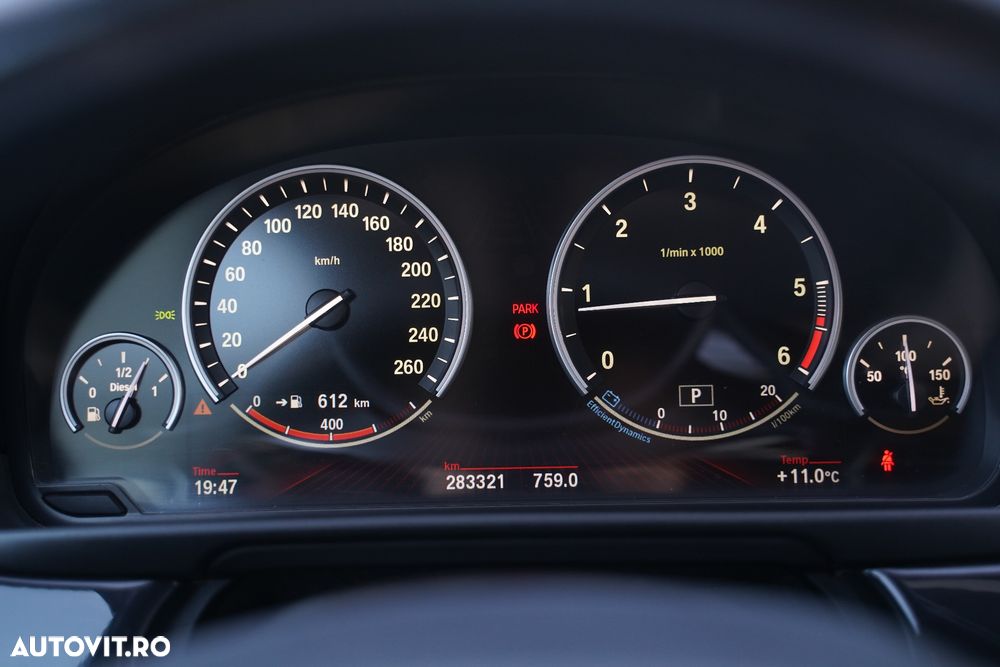 BMW Seria 5 525d xDrive - 15