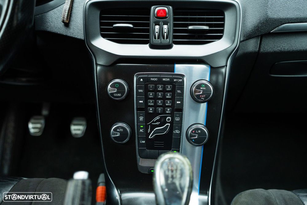 Volvo V40 D2 R Design - 15