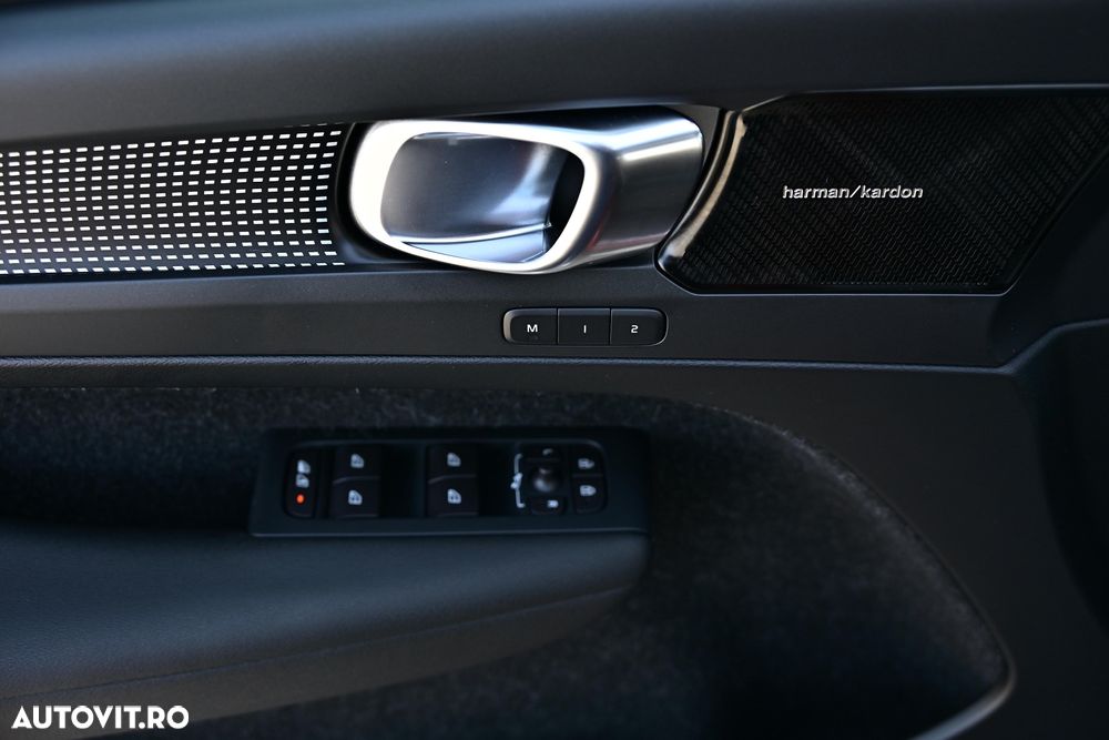 Volvo XC 40 D4 AWD Geartronic R-Design - 28