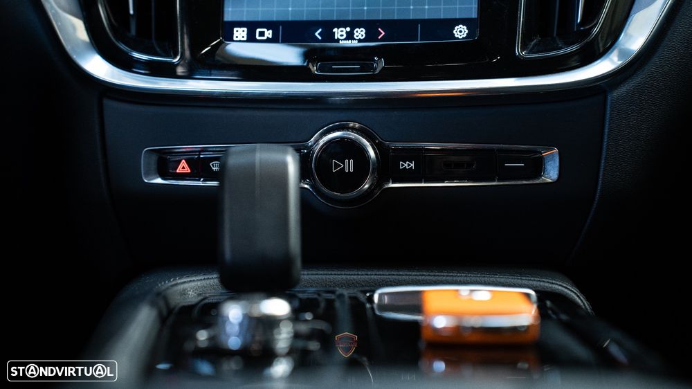 Volvo V60 2.0 T6 AWD TE Core - 29