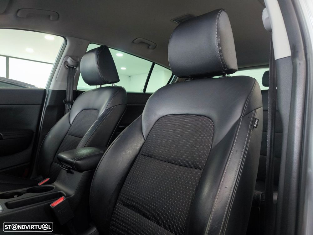 Kia Sportage 1.6 CRDI ISG MHEV Tech - 11