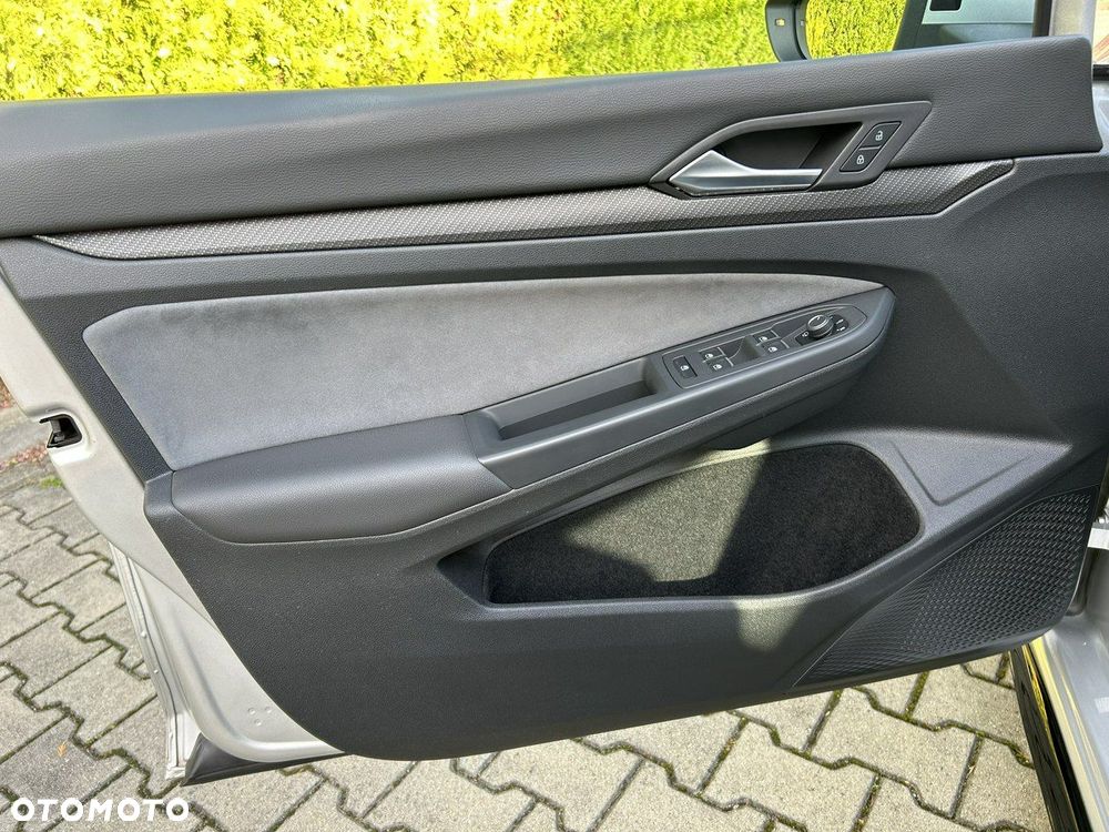 Volkswagen Golf 1.5 eTSI OPF DSG R-Line - 30