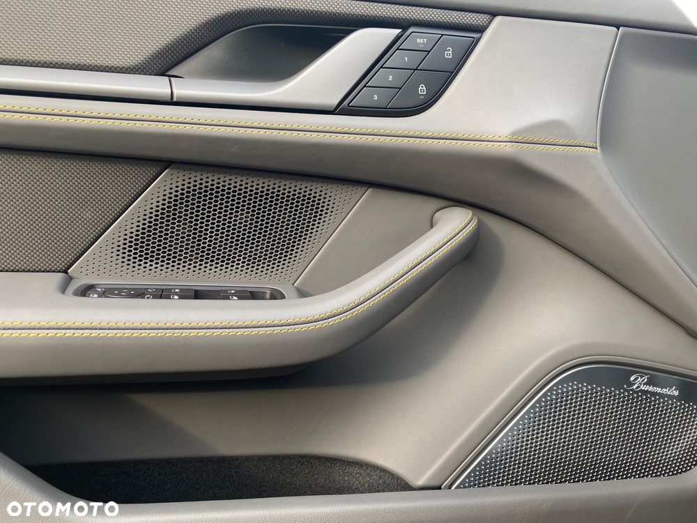 Porsche Taycan - 4