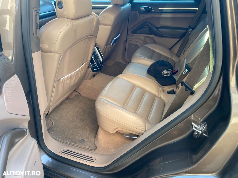 Porsche Cayenne 3.0 L V6 - 10