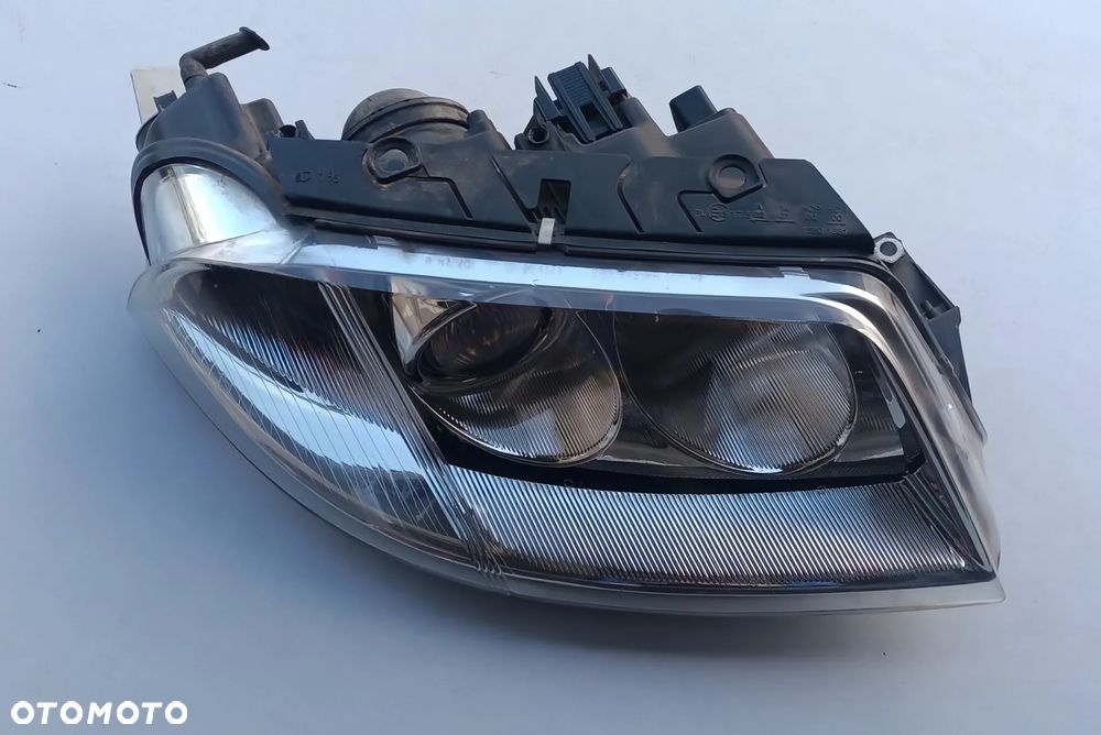 LAMPA  PRAWY PRZÓD  -VOLKSWAGEN  PASSAT B5 FL  /  EUROPA - 1