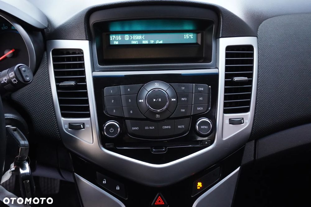 Chevrolet Cruze 1.6 LS+ - 21