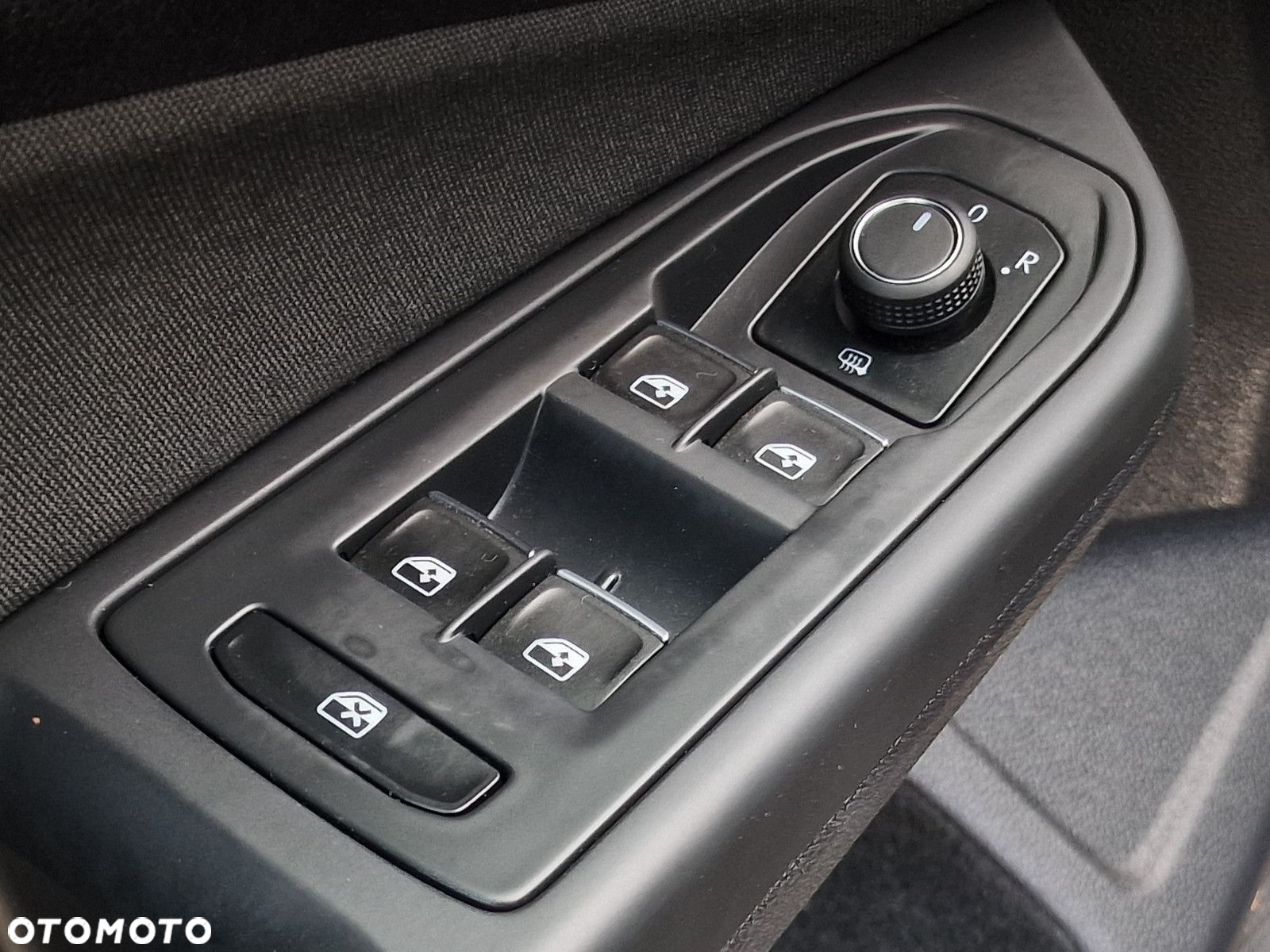 Volkswagen Golf - 10