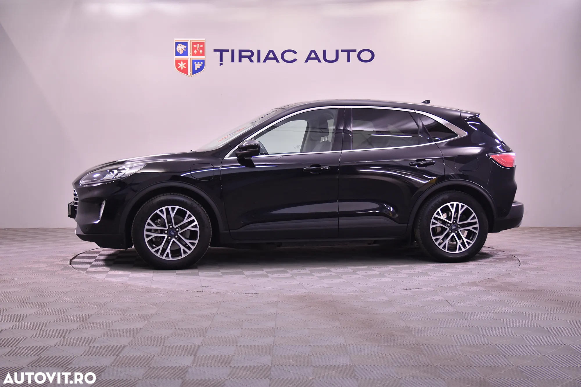 Ford Kuga - 2
