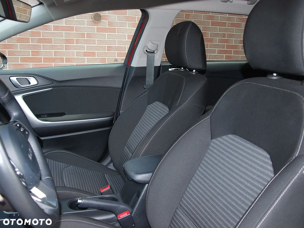 Kia Ceed - 13