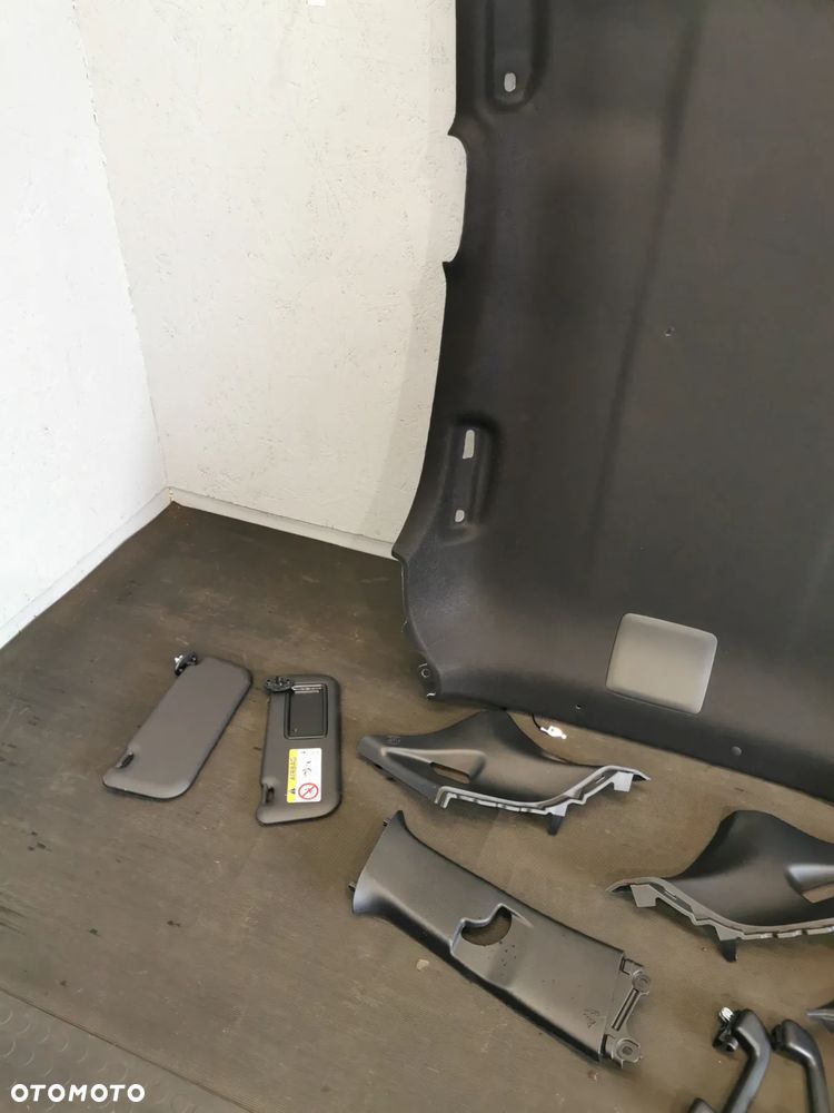 Toyota Yaris IV 4 5D podsufitka czarna - 3