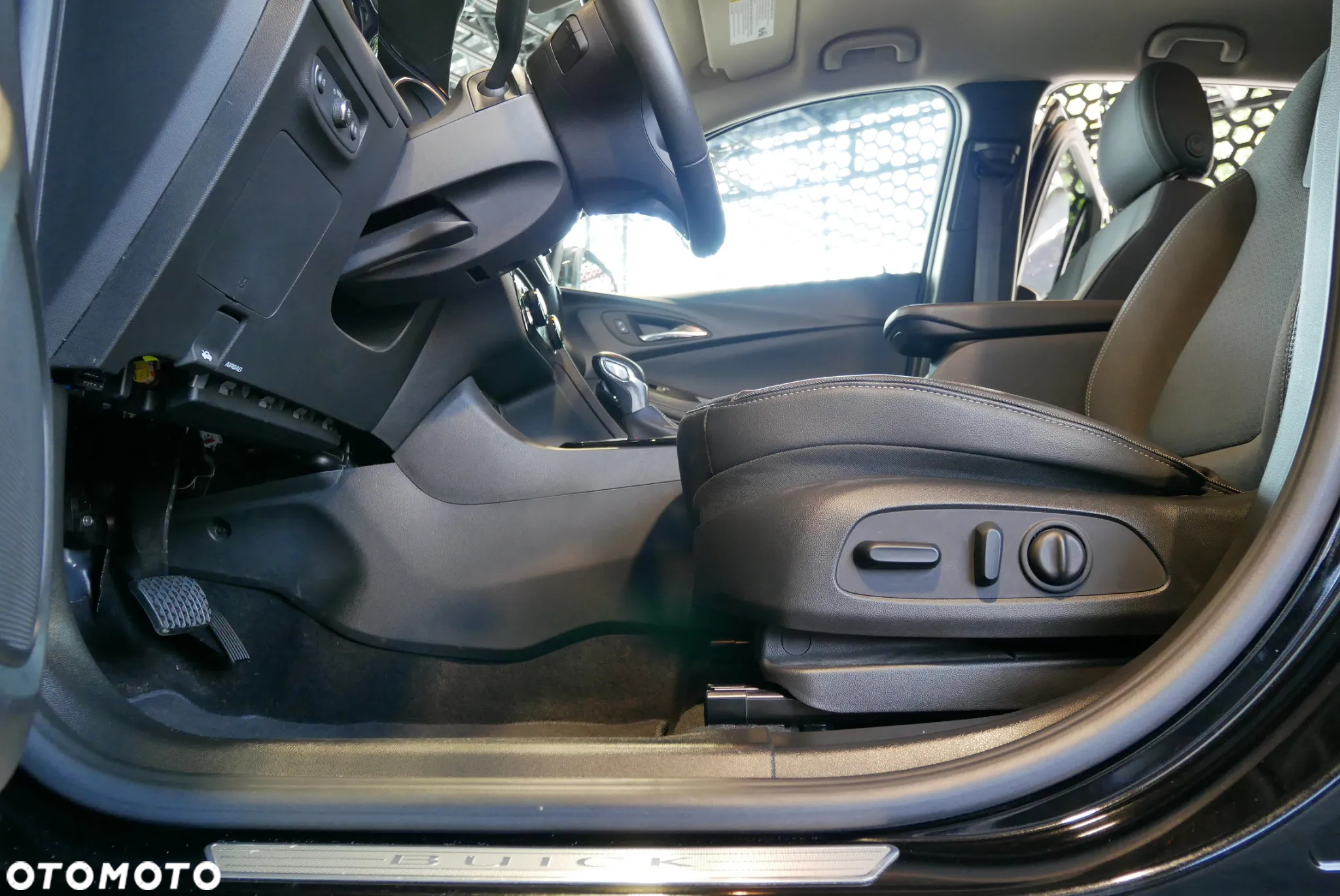 Buick Encore - 25