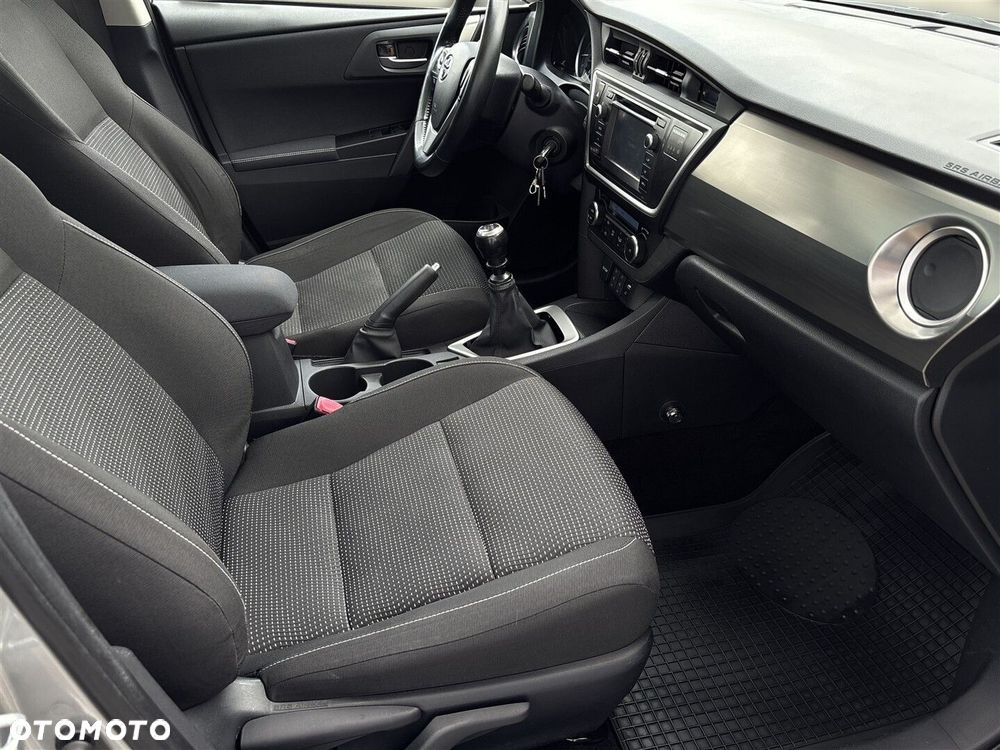 Toyota Auris 1.6 Premium - 7