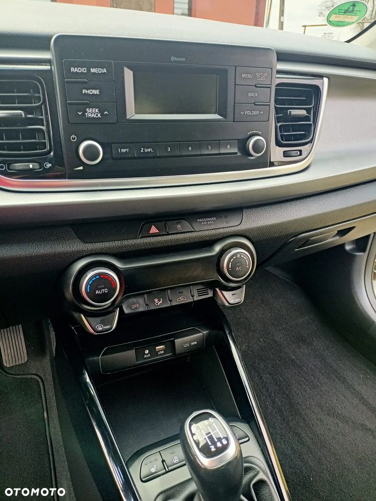 Kia Rio 1.4 L - 12