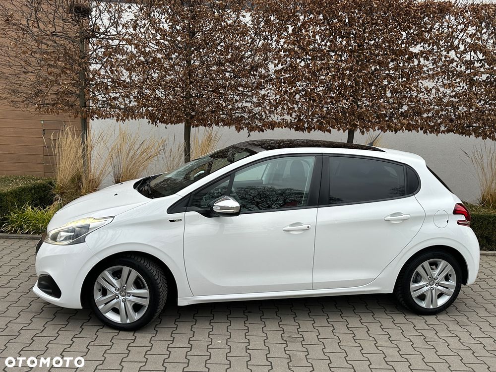 Peugeot 208 - 8