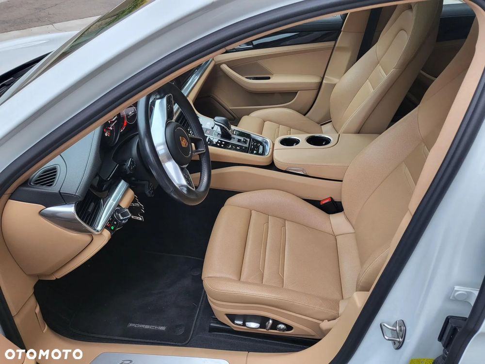 Porsche Panamera 4S - 9