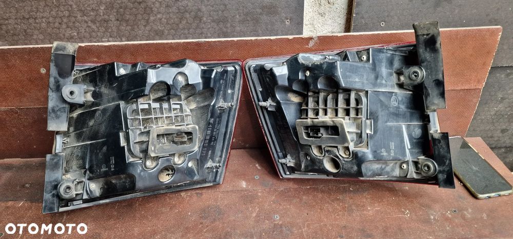 LAMPA TYLNA PRAWA/ LEWA  SKODA OCTAVIA III Lift KOMBI 5E9945207 5E9945208 - 8