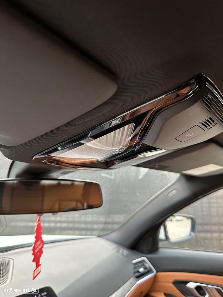 BMW 330 e Aut. M Sport - 35