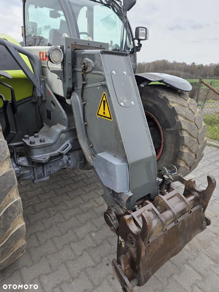 Claas Scorpion 7055 - 11
