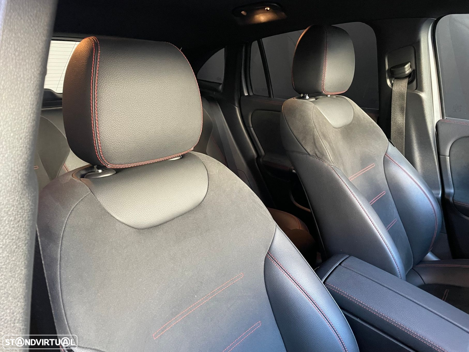 Mercedes-Benz GLA 180 d AMG Line - 12
