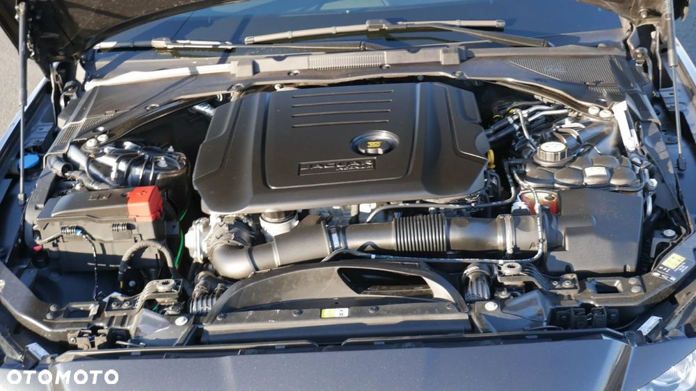 Jaguar XF 20d R-Sport - 26