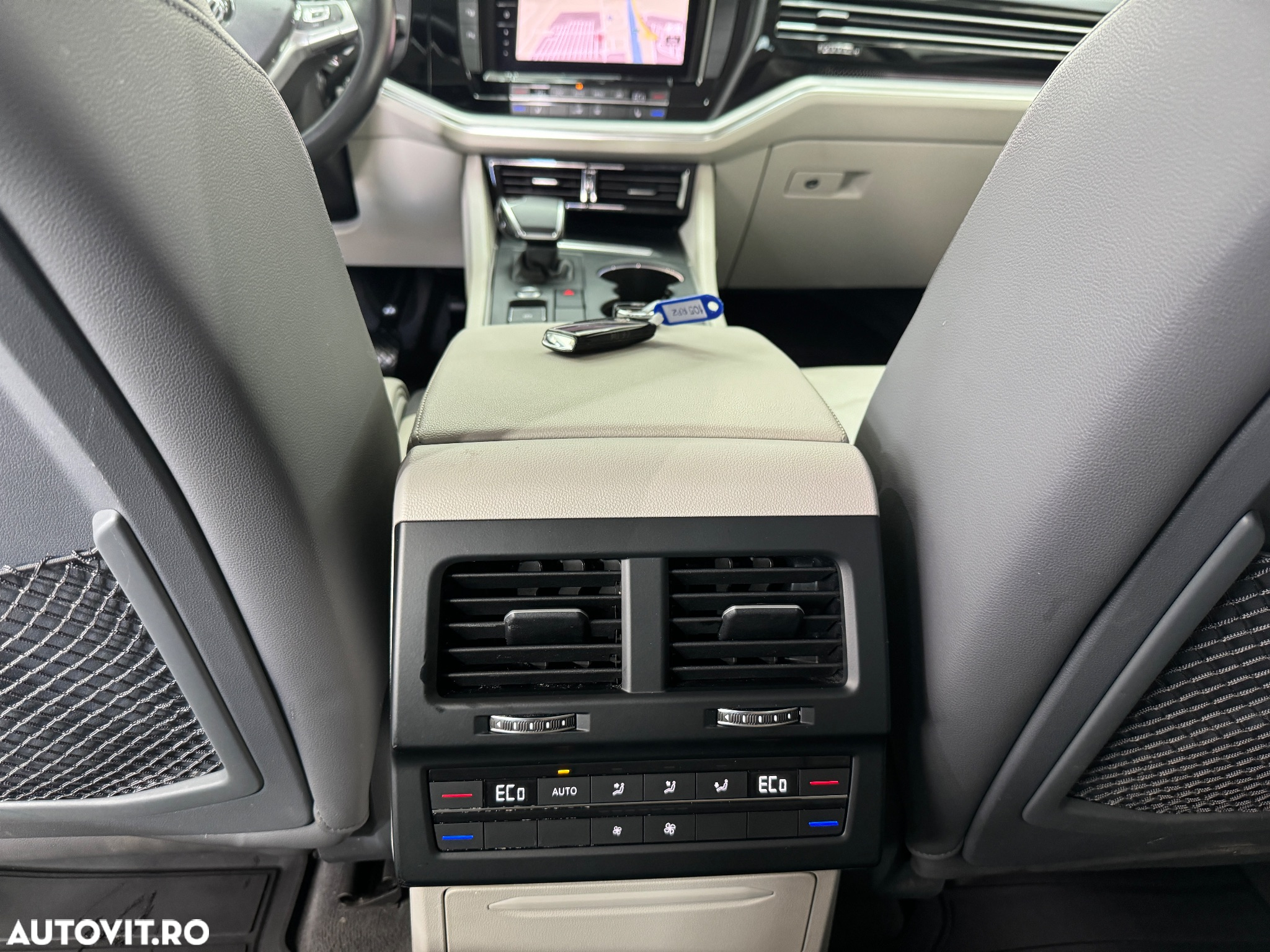Volkswagen Touareg V6 TDI Elegance - 32