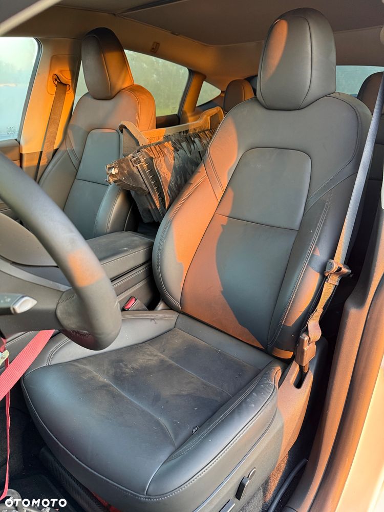 Tesla Model Y RWD - 10