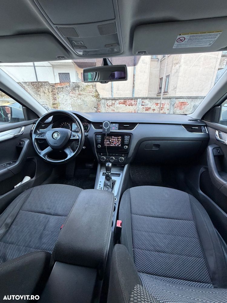 Skoda Octavia 1.6 TDI STYLE DSG - 8