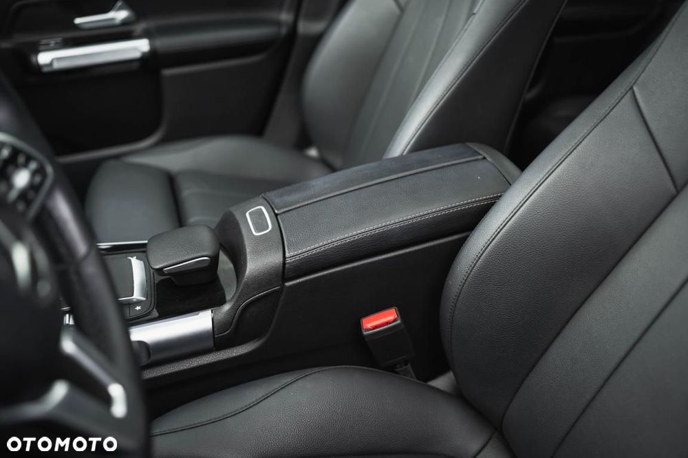 Mercedes-Benz GLB - 28