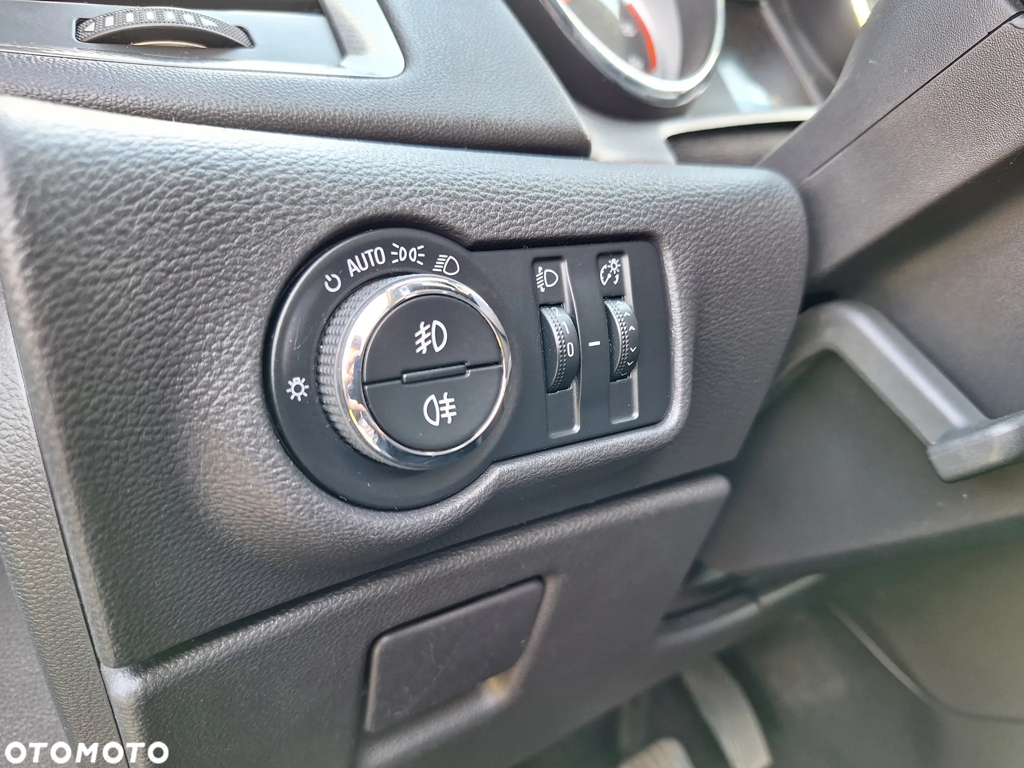 Opel Astra IV 1.4 T Cosmo - 16