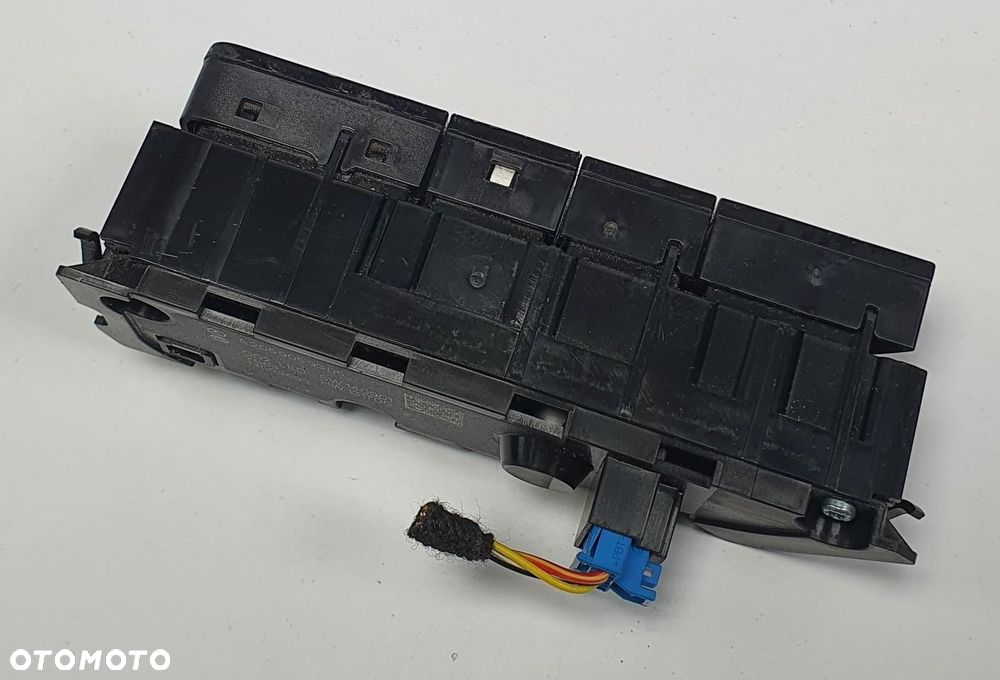 PANEL PRZYCISKI RADIA MERCEDES W205 A2059059306 - 2