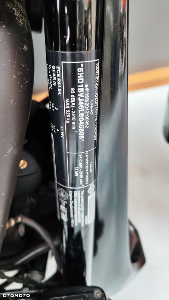 Harley-Davidson Softail Street Bob - 35