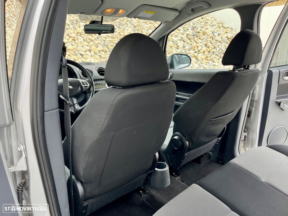 Mitsubishi Colt - 34