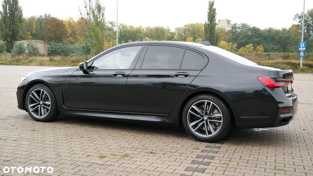 BMW Seria 7 750i xDrive sport - 38