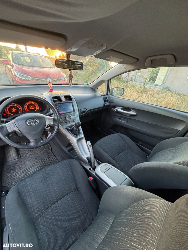 Toyota Auris 1.6 Sol - 11