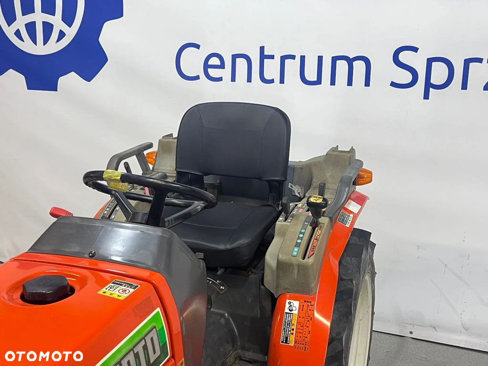 Hinomoto Hitachi CX200 - 4