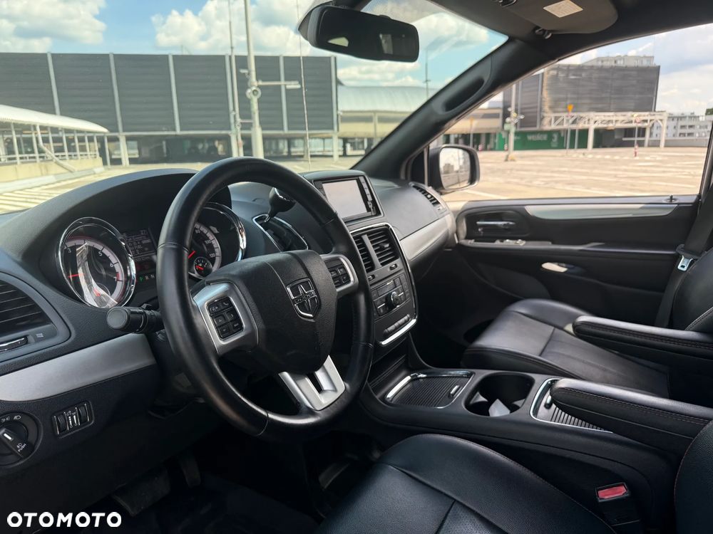 Dodge Grand Caravan - 5
