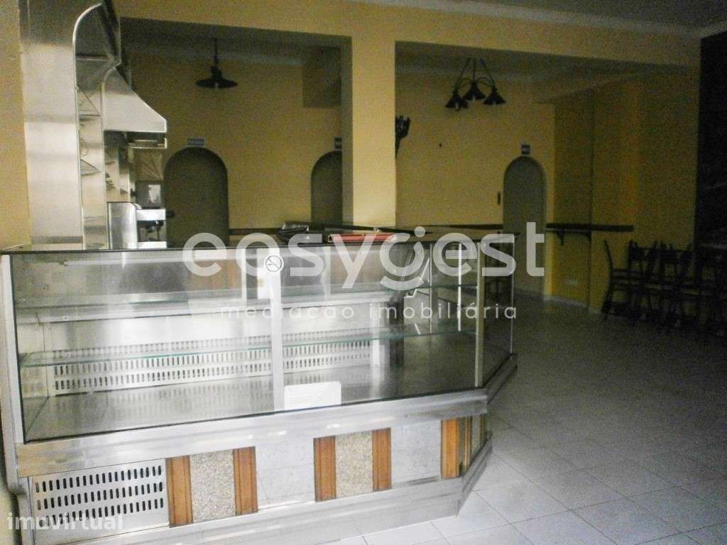 Café / Snack Bar em zona emblemática da cidade do Fundão - Grande imagem: 2/15
